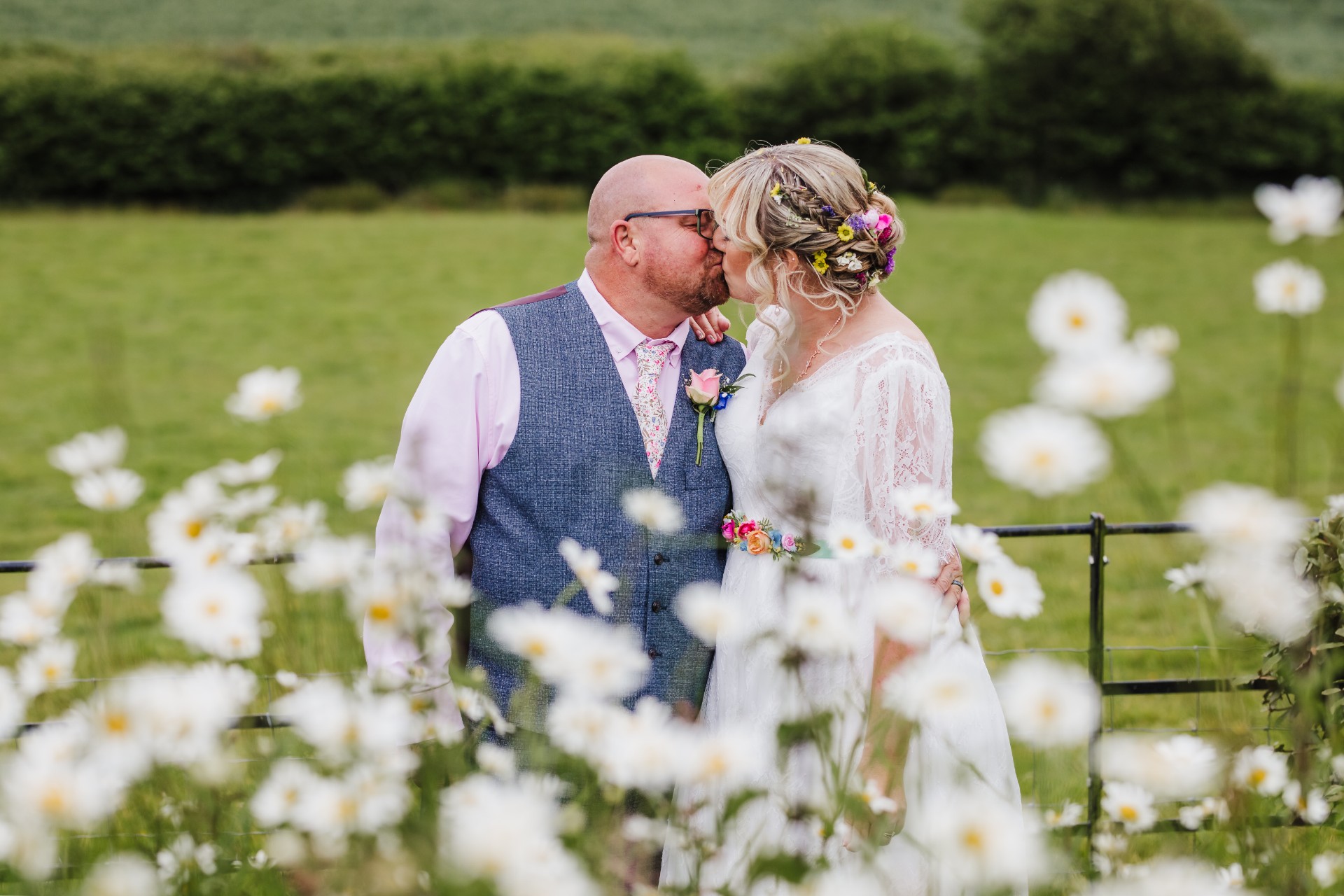 Cornwall daisy field wedding